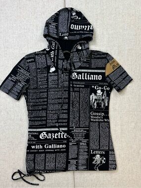 John Galliano Gazette Newspaper Print Hooded Tee Archival Y2K Made Italy Sz L